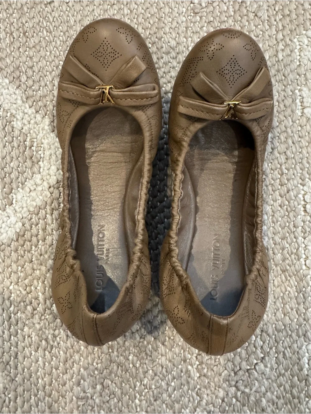 Louis Vuitton Mahina Ballet Flats Taupe Perforated Monogram Leather Bow Size 37 - Picture 1 of 4